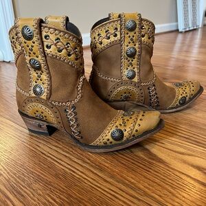 Lane Boots - Women’s Size 8 - Windwalker booties in brown